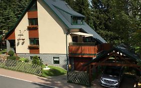 Ferienwohnung direkt am Ski und Rodelhang